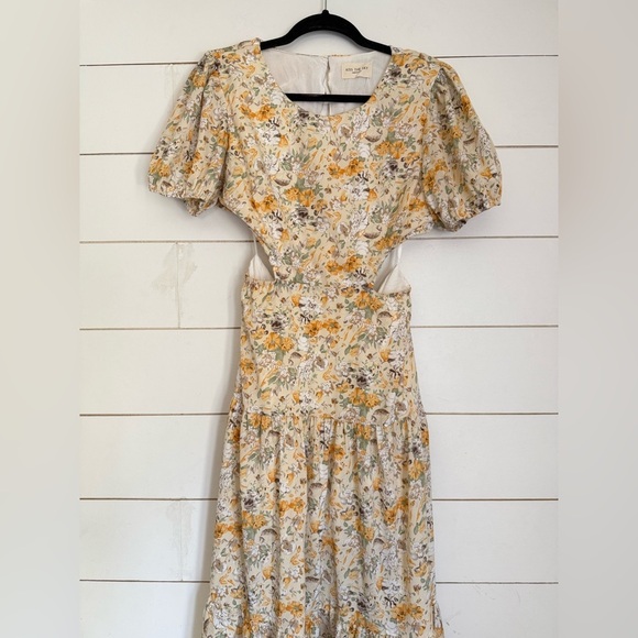 Kiss The Sky Tiered Maxi Dress - Puff Sleeve Open Back Cutout Ditsy Floral Dress - Picture 5 of 10